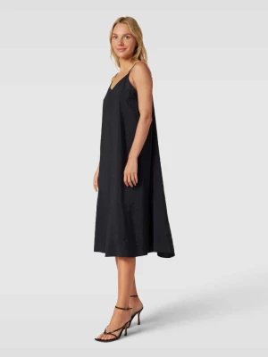 Sukienka o długości do kolan z dekoltem w serek model ‘QUEENY’ Vero Moda