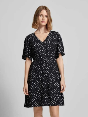 Sukienka o długości do kolan z dekoltem w serek model ‘rila’ Vila