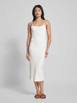 Sukienka o długości do kolan z fakturowanym wzorem model 'VMJULIETA' Aware
