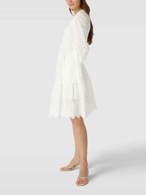 Sukienka o długości do kolan z fakturowanym wzorem WHITE LABEL