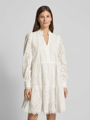 Sukienka o długości do kolan z haftem angielskim model ‘Holi’ YAS