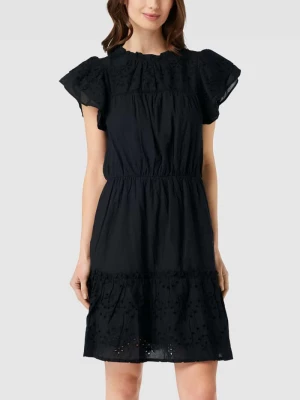 Sukienka o długości do kolan z haftem angielskim model ‘Tilly’ Saint Tropez