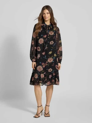 Sukienka o długości do kolan z kokardą Oui