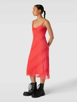 Sukienka o długości do kolan z koronkowym obszyciem REVIEW