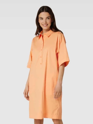 Sukienka o długości do kolan z krótką listwą guzikową model ‘CARLEE’ MOS MOSH