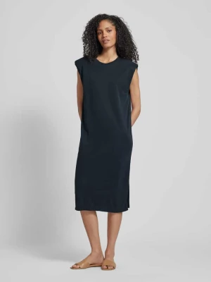 Sukienka o długości do kolan z krótkimi rękawkami model ‘Stivian’ MbyM
