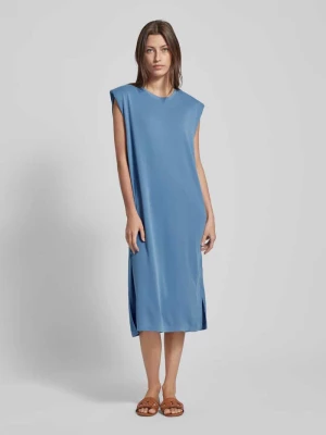 Sukienka o długości do kolan z krótkimi rękawkami model ‘Stivian’ MbyM