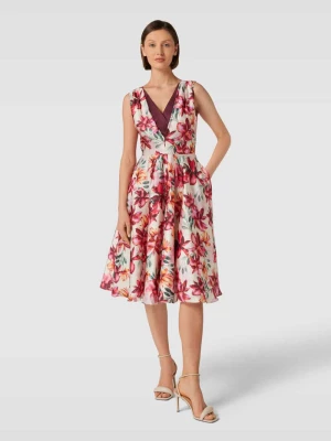 Sukienka o długości do kolan z kwiatowym wzorem KLEO