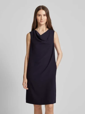 Sukienka o długości do kolan z lejącym dekoltem comma