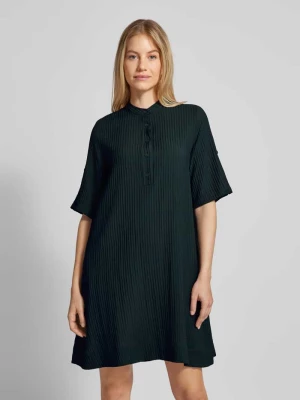 Sukienka o długości do kolan z listwą guzikową model ‘Wokana’ Opus