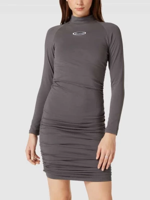 Sukienka o długości do kolan z naszywką z logo model ‘DRIANNA DRESS’ Ellesse