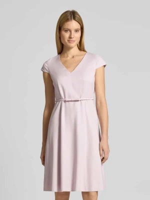 Sukienka o długości do kolan z paskiem Christian Berg Woman Selection