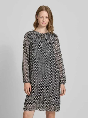 Sukienka o długości do kolan z plisami comma