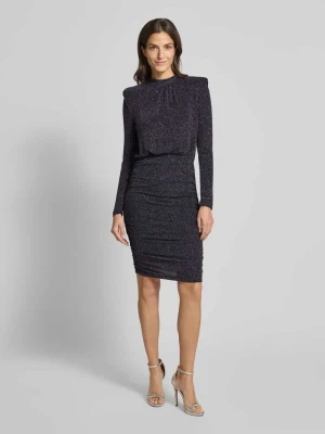 Sukienka o długości do kolan z poduszkami na ramionach Rich & Royal