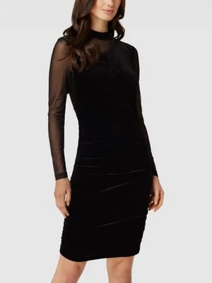Sukienka o długości do kolan z przezroczystym materiałem wierzchnim model ‘Sachi’ MbyM