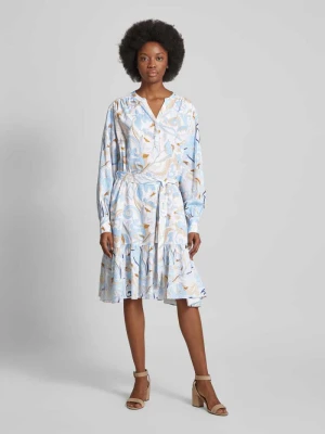 Sukienka o długości do kolan z wiązanym paskiem herzensangelegenheit