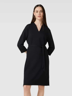 Sukienka o długości do kolan z wiązanym paskiem model ‘Banu’ Soyaconcept