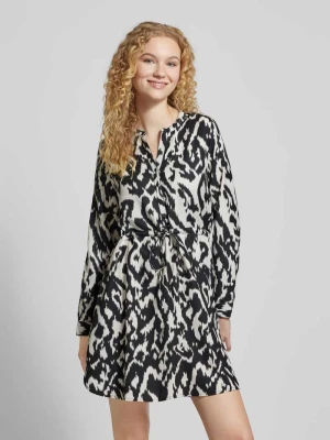 Sukienka o długości do kolan z wiązanym paskiem model ‘CORY’ Only