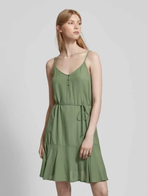 Sukienka o długości do kolan z wiązanym paskiem model ‘NYA’ Pieces