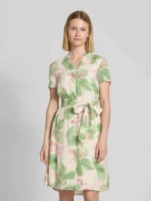 Sukienka o długości do kolan z wiskozy z kołnierzem z lamówką MORE & MORE