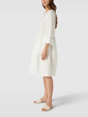 Sukienka o długości do kolan z wycięciem w kształcie łezki WHITE LABEL