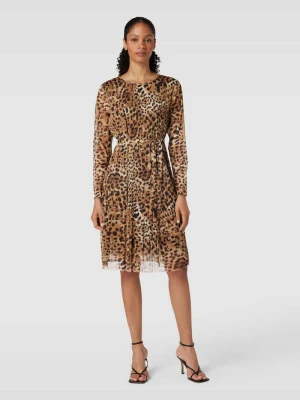 Zdjęcie produktu Sukienka o długości do kolan z wycięciem w kształcie łezki z tyłu Oui