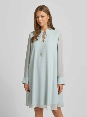 Sukienka o długości do kolan ze stójką model ‘Delilah’ Joop!