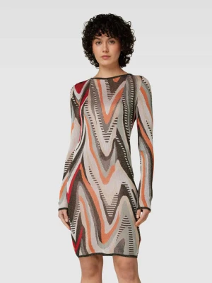 Sukienka o długości do kolan ze wzorem na całej powierzchni model ‘SCARLETT’ MARCIANO BY GUESS Srebrny