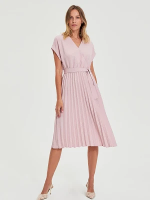 Sukienka o długości midi różowa Moodo