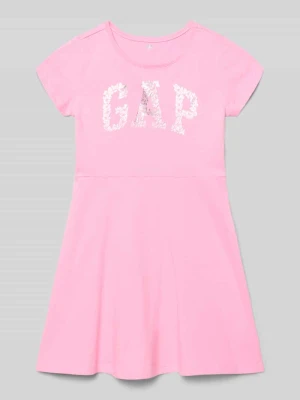 Sukienka o kroju regular fit z nadrukiem z logo GAP