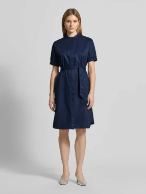 Sukienka o kroju regular fit ze stójką FYNCH-HATTON