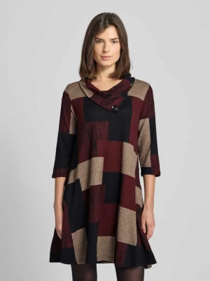 Sukienka o kroju relaxed fit z imitacji dzianiny Apricot