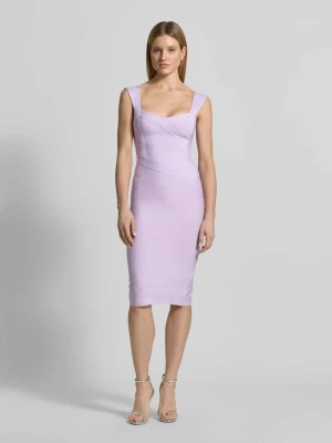 Sukienka o kroju slim fit z fakturowanym wzorem Lipsy