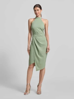 Sukienka o kroju slim fit ze stójką Lipsy