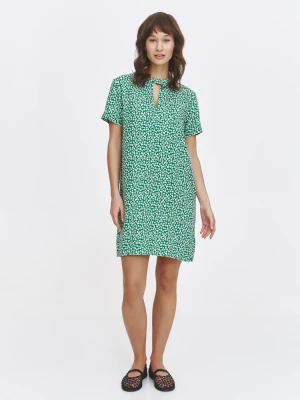 Sukienka o prostym kroju z efektownym dekoltem Top Secret