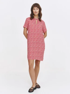 Sukienka o prostym kroju z printem w kwiaty Top Secret