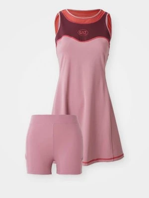Sukienka sportowa EA7 Emporio Armani