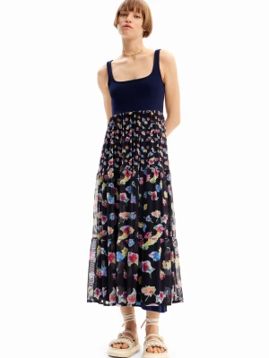Sukienka średniej długości z teksturowanej tkaniny Desigual