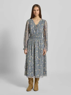 Sukienka szyfonowa taliowana z kwiatowym wzorem na całej powierzchni model ‘LIVY DRESS’ Pepe Jeans