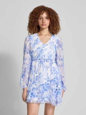 Sukienka szyfonowa taliowana ze wzorem na całej powierzchni model ‘MIRIAM’ Only