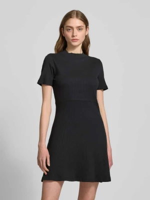 Sukienka T-shirtowa z efektem prążkowania model ‘ELINOR’ Noisy May