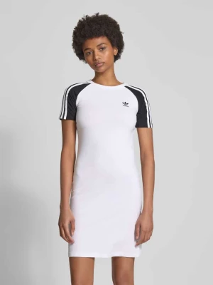 Sukienka T-shirtowa z wyhaftowanym logo adidas Originals