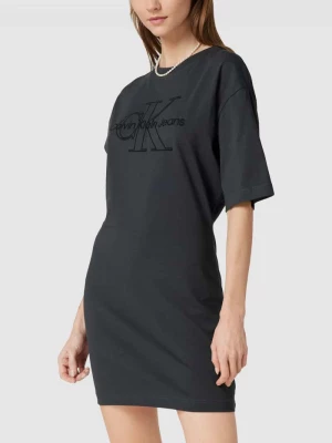 Sukienka T-shirtowa z wyhaftowanym logo model ‘EMBROIDERED MONOLOGO’ Calvin Klein Jeans