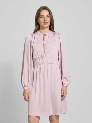 Sukienka taliowana o długości do kolan z satyny model ‘DECLY’ Boss Orange