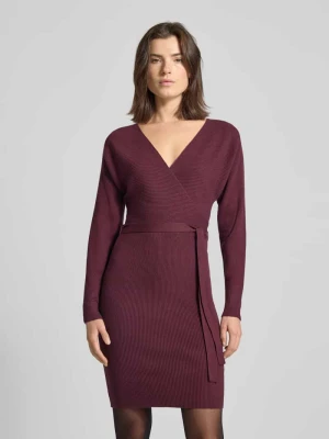 Sukienka taliowana z dzianiny z mieszanki wiskozy model ‘HOLLYREM’ Vero Moda