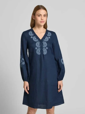 Sukienka tunikowa do kolan z haftem angielskim Emily Van den Bergh