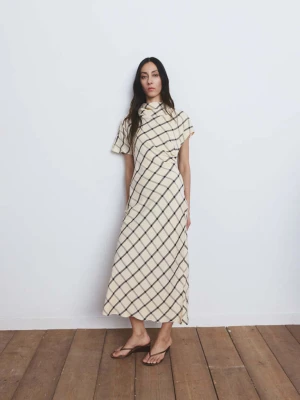 Sukienka w kratę z drapowanym dekoltem kremowy / écru - Kobieta - - MANGO