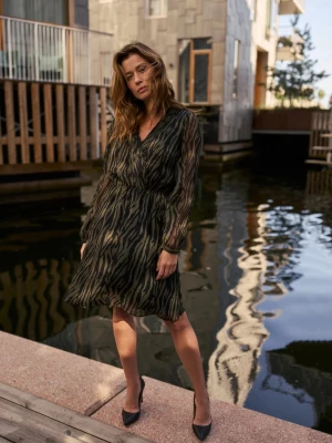 Sukienka w zwierzęcy wzór oliwkowa Moodo