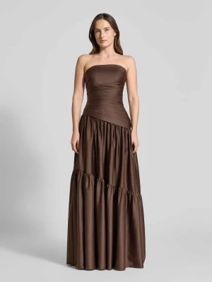 Sukienka wieczorowa o kroju regular fit z plisami luxuar