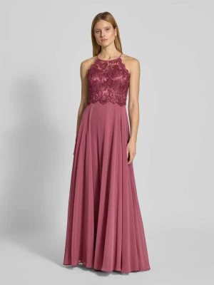 Sukienka wieczorowa z koronką i wycięciem V.M.